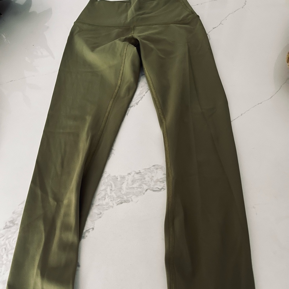 Lululemon Wunder Under High-Rise Tight 25" 
Full-On Luxtreme Size 2
